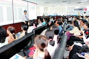 “Làm mới”  chương trình đào tạo chứng khoán